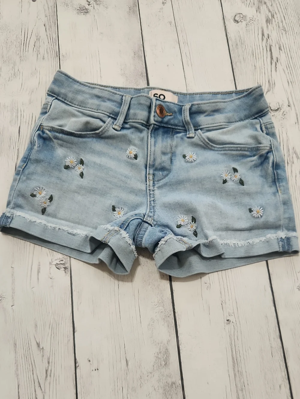 SO Girls Size 8 Daisy Embrodiered Jean Shorts With Adjustable Waist